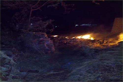 ਇੱਜ਼ਤ ਲਈ ਬੇਟੀ ਨੂੰ ਮਾਰਨ ਲੱਗੇ ਨਹੀਂ ਕੰਬੇ ਹੱਥ, ਇਕ ਹੋਰ ਹੈਰਾਨ ਕਰਨ ਵਾਲਾ ਖੁਲਾਸਾ (ਤਸਵੀਰਾਂ) ਇੱਜ਼ਤ ਲਈ ਬੇਟੀ ਨੂੰ ਮਾਰਨ ਲੱਗੇ ਨਹੀਂ ਕੰਬੇ ਹੱਥ, ਇਕ ਹੋਰ ਹੈਰਾਨ ਕਰਨ ਵਾਲਾ ਖੁਲਾਸਾ (ਤਸਵੀਰਾਂ)