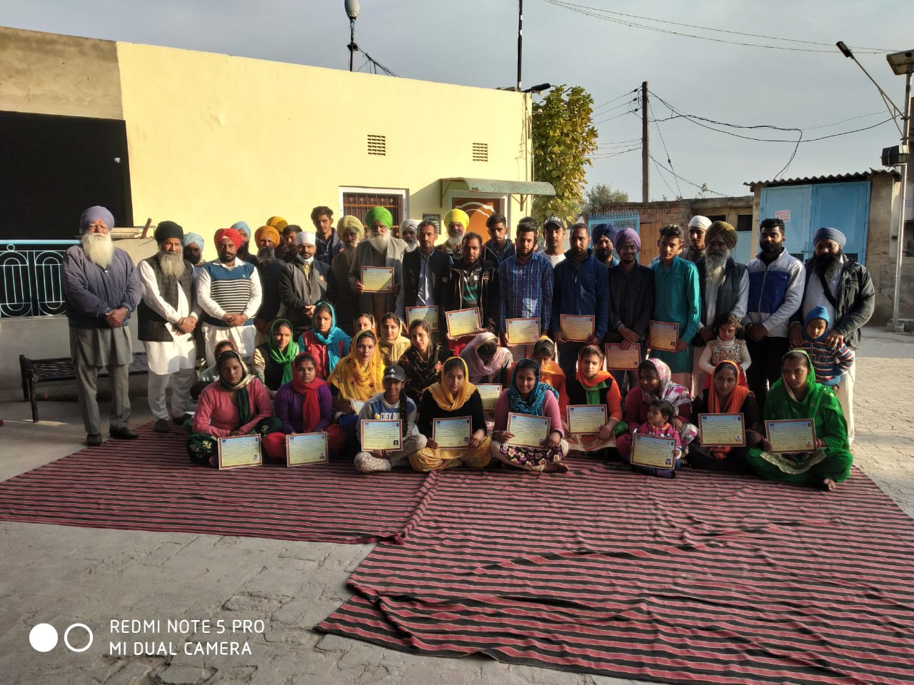 ਕੰਪਿਊਟਰ ਦੀ ਸਿਖਲਾਈ ਪ੍ਰਾਪਤ ਕਰ ਚੁੱਕੇ ਵਿਦਿਆਰਥੀਆਂ ਨੂੰ ਦਿੱਤੇ ਸਰਟੀਫਿਕੇਟ