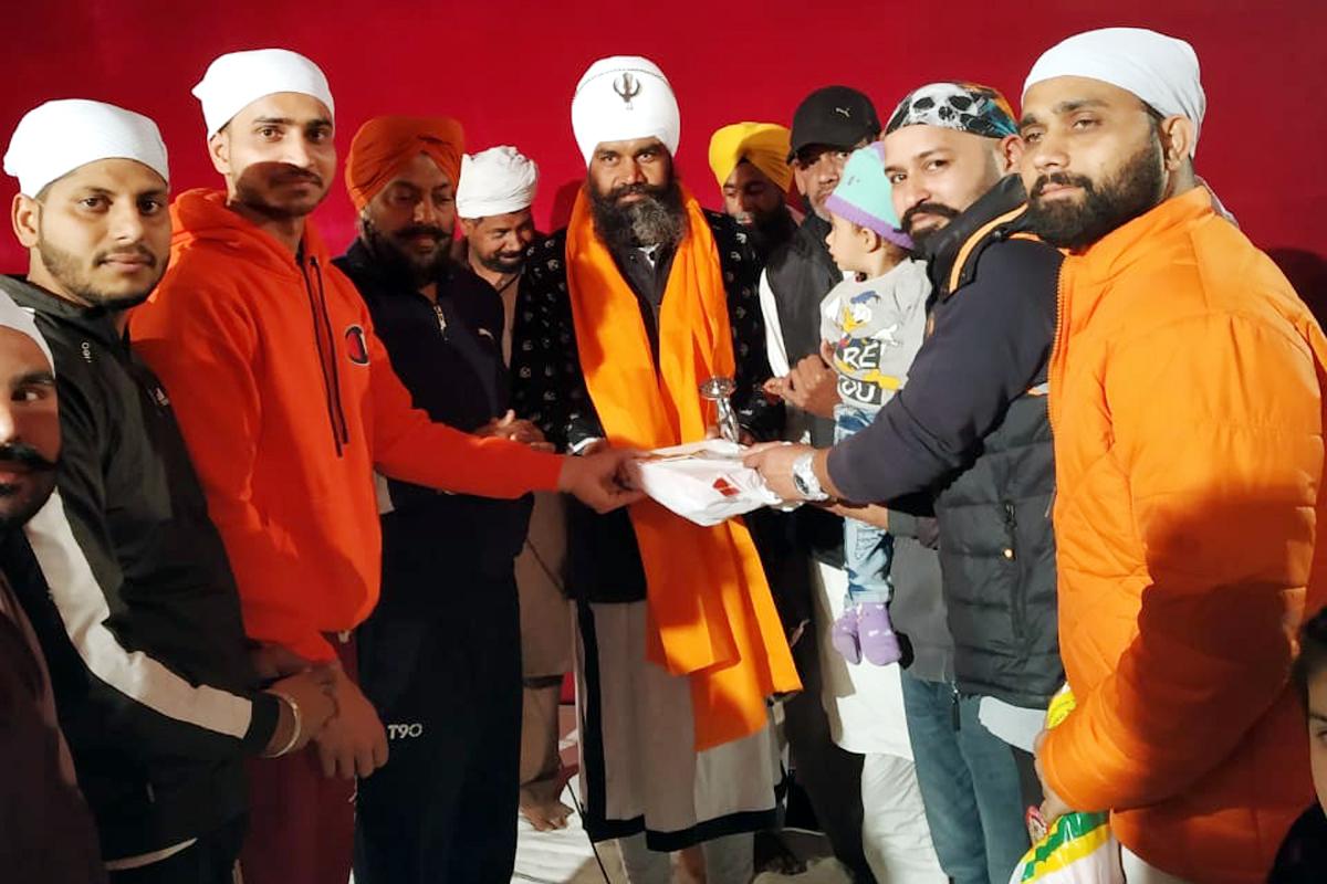 ਨਿਊ ਆਜ਼ਾਦ ਕਲੱਬ ਵੱਲੋਂ ਬਾਬਾ ਇਕਬਾਲ ਸਿੰਘ ਦਾ ਸਨਮਾਨ