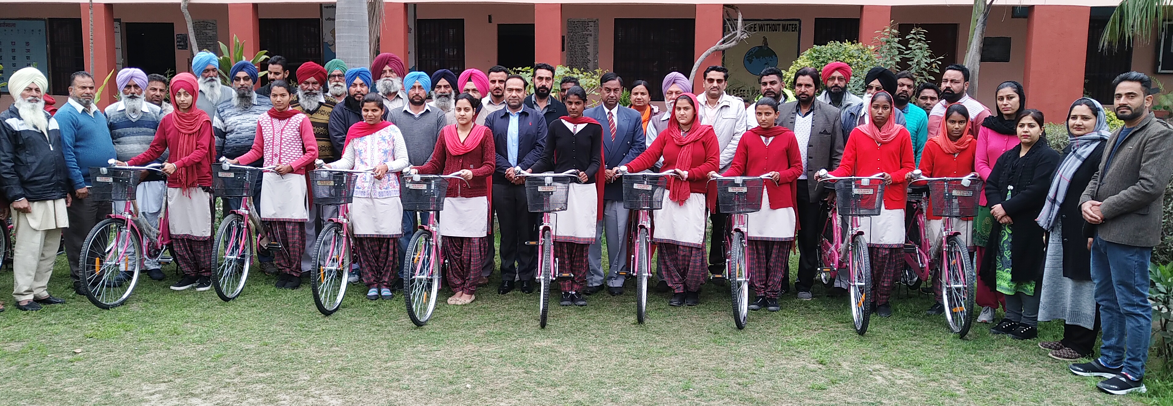 ਸੋਨੀ ਗਾਲਿਬ ਨੇ ਮਾਈ ਭਾਗੋ ਸਕੀਮ ਤਹਿਤ ਵਿਦਿਆਰਥਣਾਂ ਨੂੰ ਸਾਈਕਲ ਵੰਡੇ