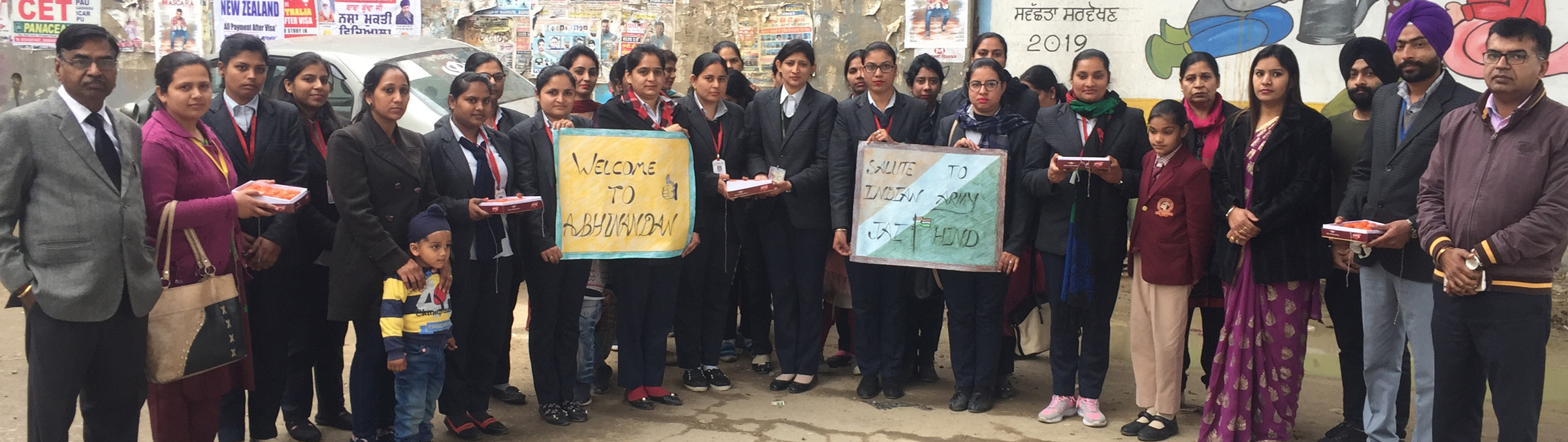 ਵਿੰਗ ਕਮਾਂਡਰ ਅਭਿਨੰਦਨ ਦੇ ਵਤਨ ਪਰਤਣ ’ਤੇ ਗੋਲਡਨ ਅਰਥ ਕਾਨਵੈਂਟ ਸਕੂਲ ਦੇ ਟੀਚਰਾਂ ਨੇ ਵੰਡੇ ਲੱਡੂ