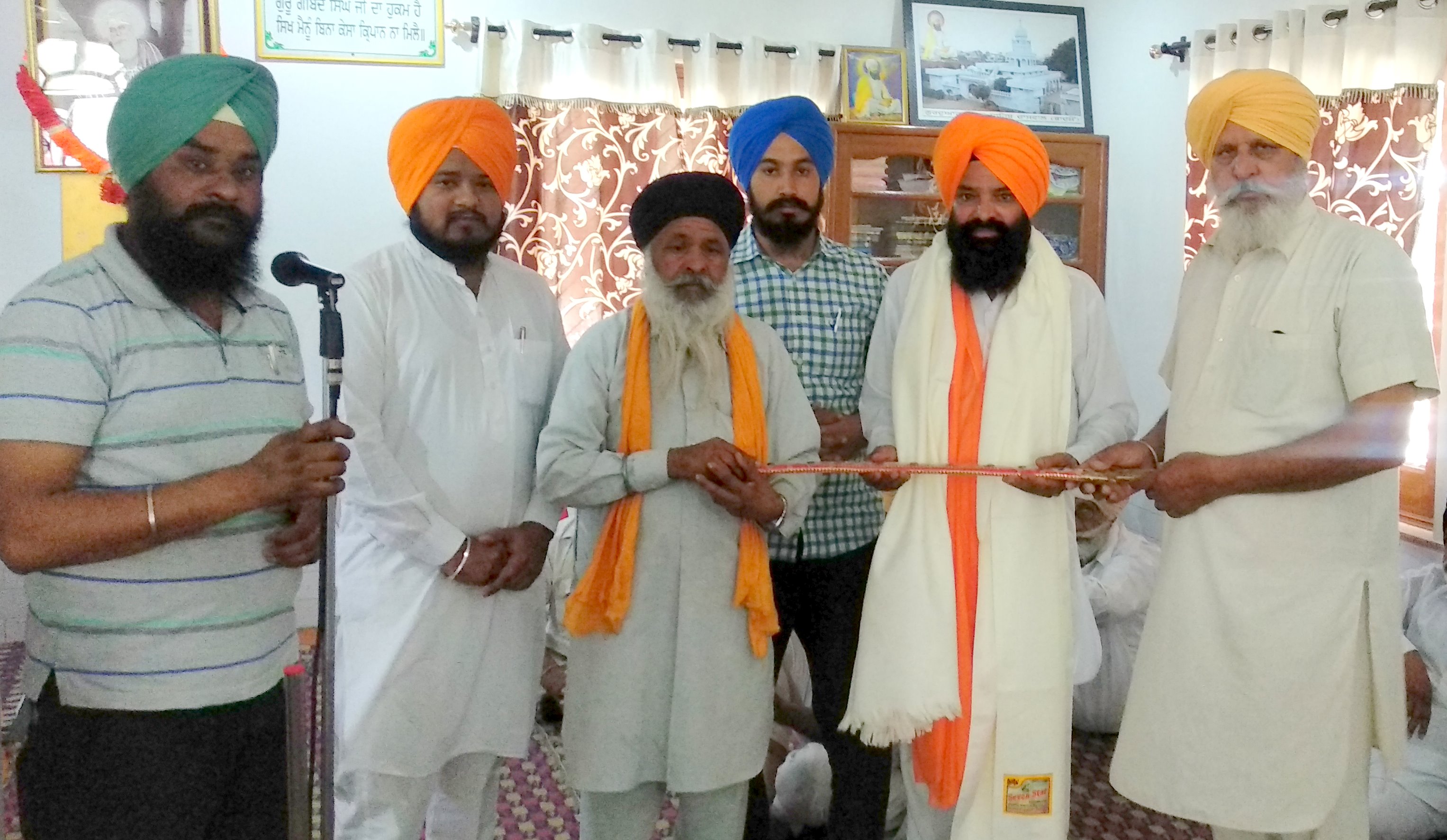 ਸੰਗਤਾਂ ਨੂੰ ਖੰਡੇ-ਬਾਟੇ ਦਾ ਅੰਮ੍ਰਿਤ ਛਕਣ ਲਈ ਪ੍ਰੇਰਿਆ