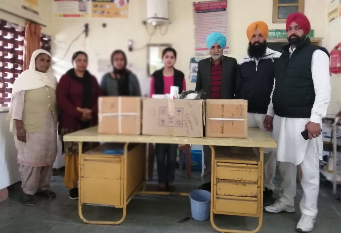 ਮਾਣੂੰਕੇ ਹਸਪਤਾਲ ਨੂੰ ਵਿਕਾਸ ਕਮੇਟੀ ਵੱਲੋਂ ਦਵਾਈਆਂ ਦਾਨ
