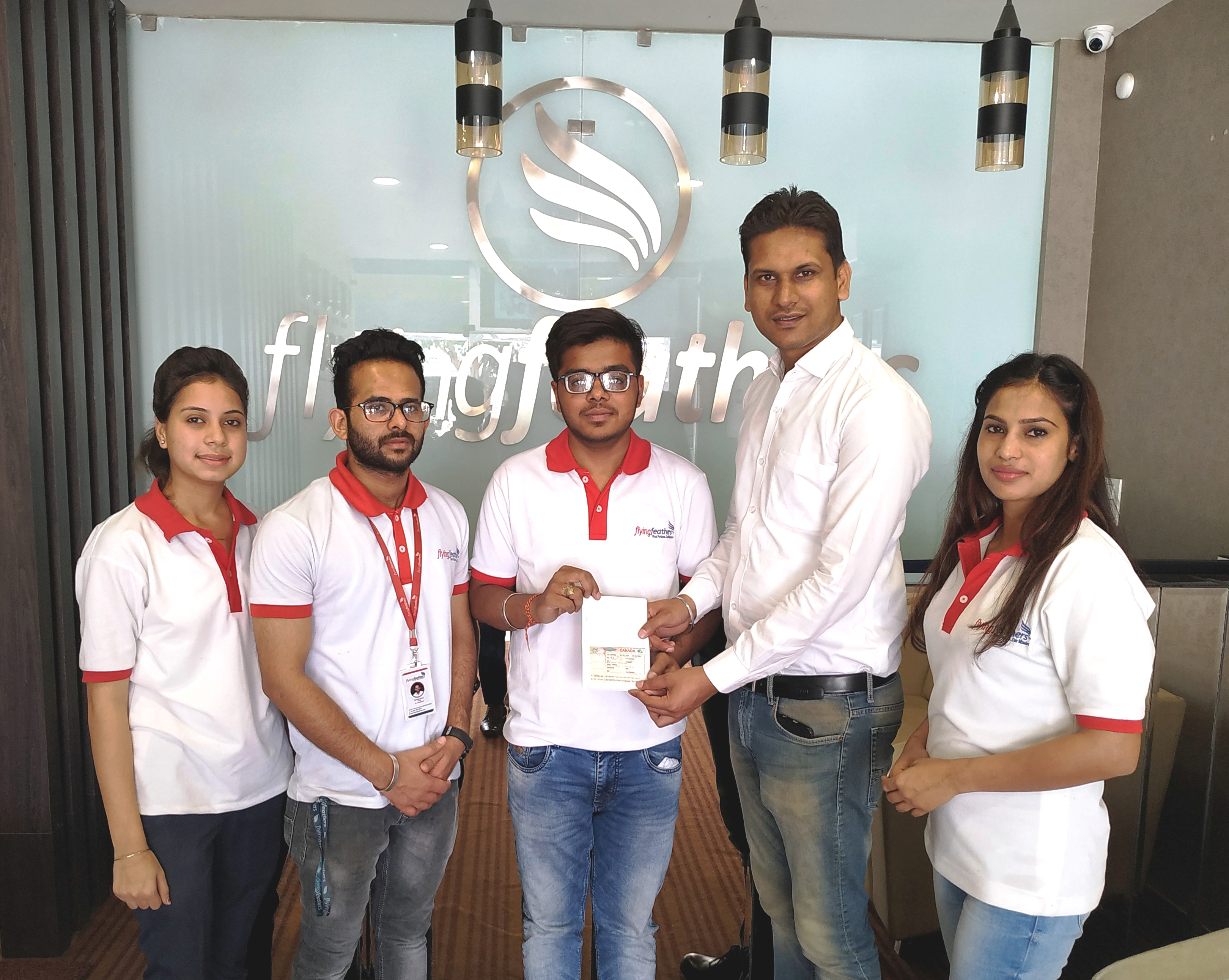 ਫਲਾਇੰਗ ਫੈਦਰਜ਼ ਸੰਸਥਾ ਨੇ ਸਿਰਫ 7 ਦਿਨਾਂ ’ਚ ਲਵਾਇਆ ਕੈਨੇਡਾ ਦਾ ਸਟੱਡੀ ਵੀਜ਼ਾ