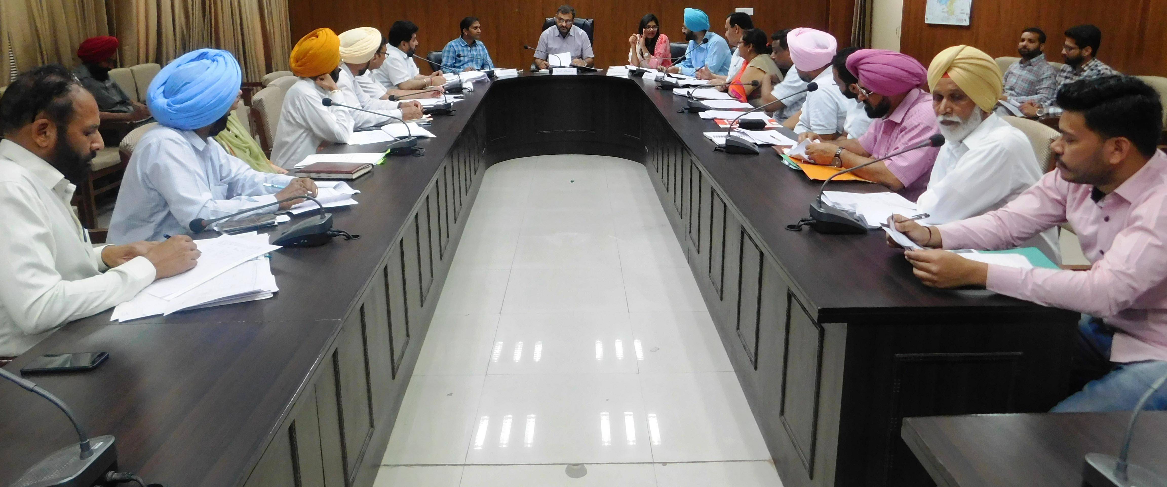 ਡੀ. ਸੀ. ਵੱਲੋਂ ਕਿਸਾਨਾਂ ਨੂੰ ਕਣਕ ਦੇ ਨਾਡ਼ ਨੂੰ ਅੱਗ ਨਾ ਲਾਉਣ ਪ੍ਰਤੀ ਸੁਚੇਤ ਕਰਨ ਸਬੰਧੀ ਜਾਗਰੂਕ ਕਰਨ ਦੀਆਂ ਹਦਾਇਤਾਂ