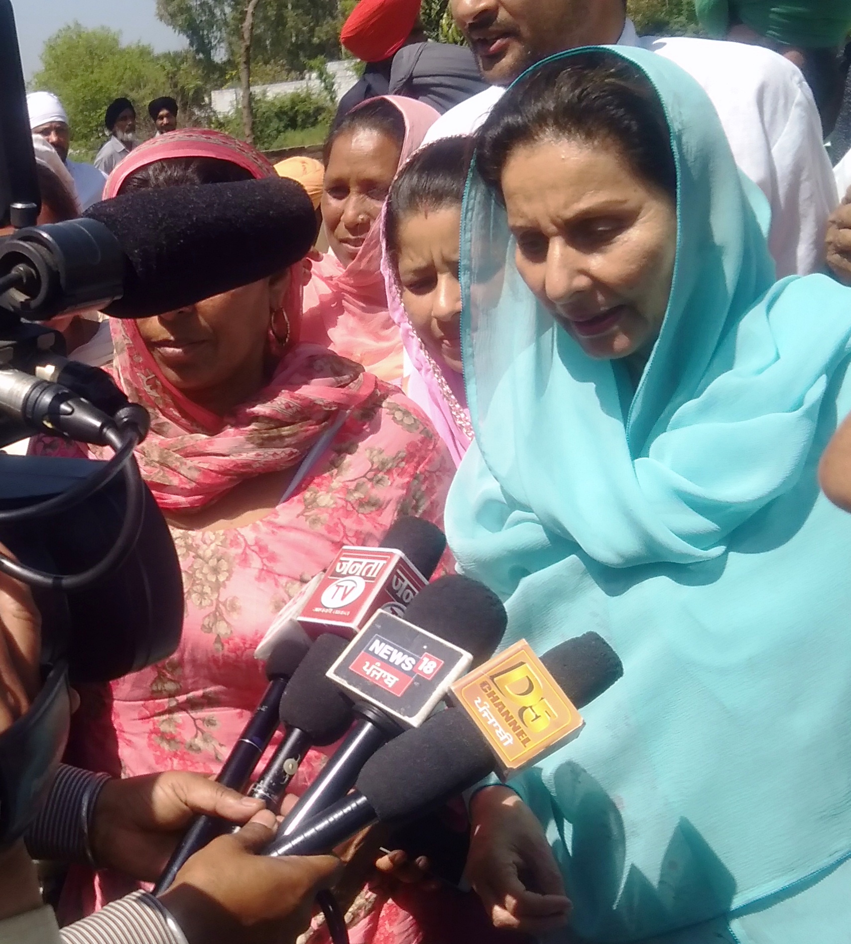 ਮੋਦੀ ਨੇ 5 ਸਾਲ ਦੇਸ਼ ਨੂੰ ਲੁੱਟਿਆ, ਹੁਣ  ਕਿਉਂ ਰਚਾ ਰਿਹੈ ‘ਚੌਕੀਦਾਰ’ ਦਾ ਢੌਂਗ? : ਪ੍ਰਨੀਤ ਕੌਰ