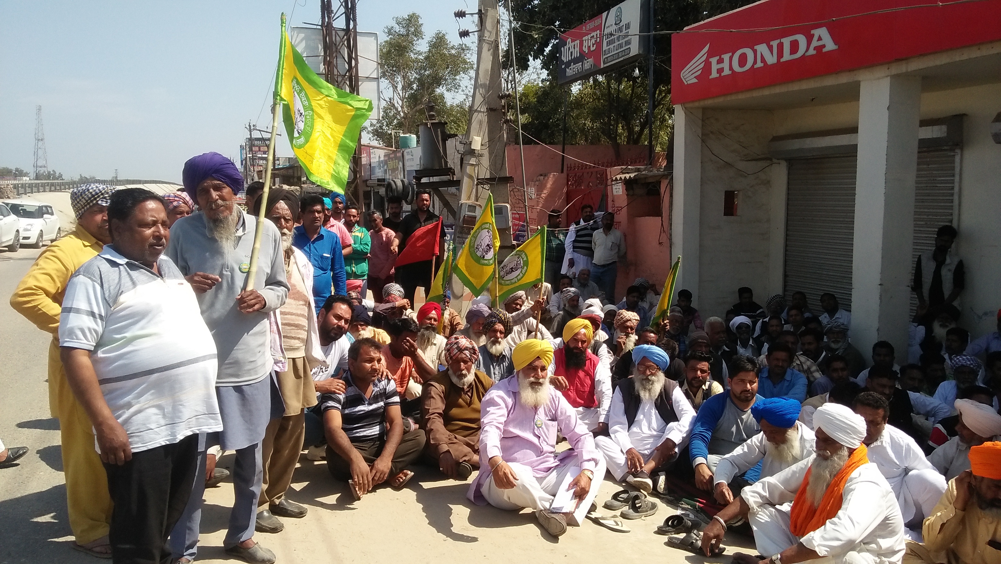 ਮਾਮਲਾ ਆਤਮ-ਹੱਤਿਆ ਲਈ ਮਜ਼ਬੂਰ ਕਰਨ ਦੇ ਦੋਸ਼ੀਆਂ ਦੀ ਗ੍ਰਿਫਤਾਰੀ ਨਾ ਹੋਣ ਦਾ