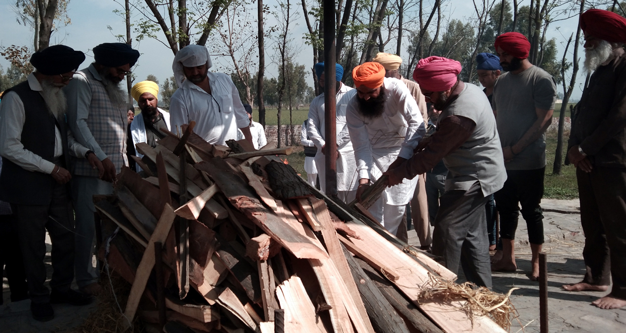 ਮਾਤਾ ਜੋਗਿੰਦਰ ਕੌਰ ਨੂੰ ਸੇਜਲ ਅੱਖਾਂ ਨਾਲ ਅੰਤਿਮ ਵਿਦਾਇਗੀ
