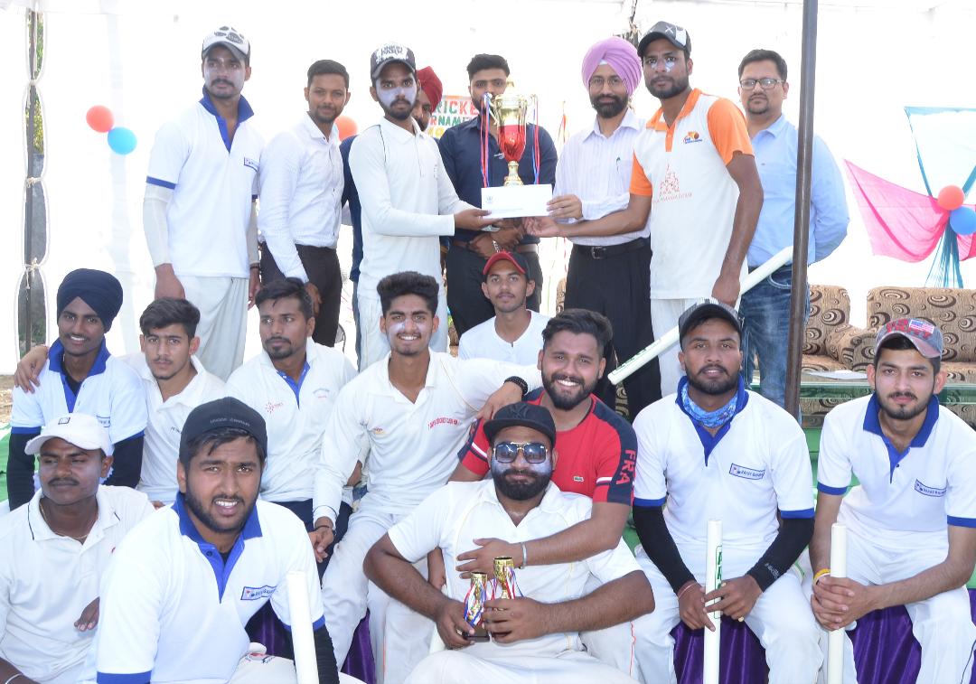 ਪਹਿਲਾ ਆਰ.ਸੀ. ਚੋਪਡ਼ਾ ਇੰਟਰ ਕਾਲਜ ਕ੍ਰਿਕਟ ਟੂਰਨਾਮੈਂਟ ਕਰਵਾਇਆ