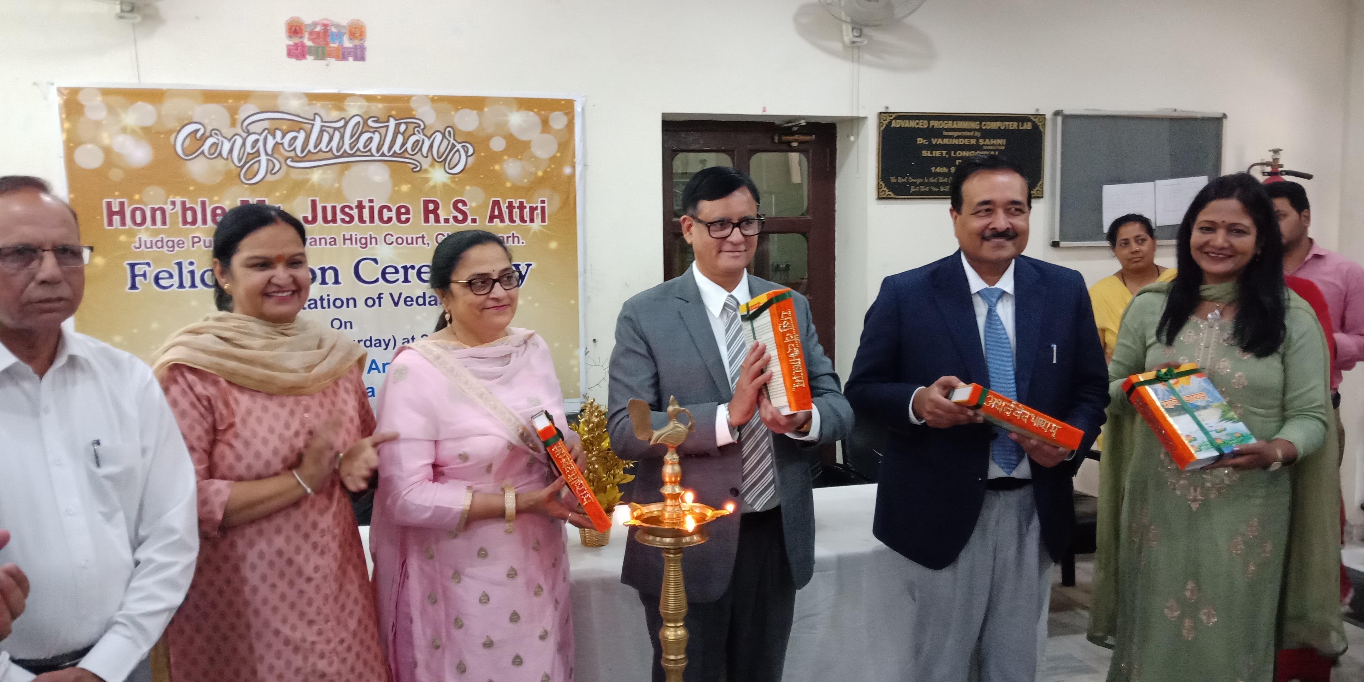 ਵੇਦਾਂ ’ਚ ਭਰਿਆ ਪਿਆ ਹੈ ਗਿਆਨ : ਜਸਟਿਸ ਅੱਤਰੀ