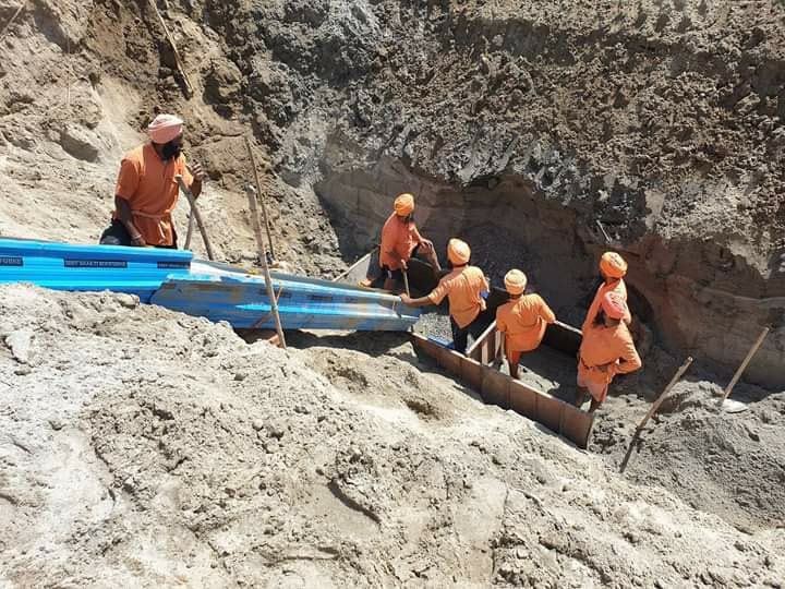 ਪਵਿੱਤਰ ਕਾਲੀ ਵੇਈਂ ਦੇ ਕਿਨਾਰਿਆਂ ’ਤੇ ਪੱਥਰ ਲਾਉਣ ਦੀ ਕਾਰਸੇਵਾ ਸ਼ੁਰੂ