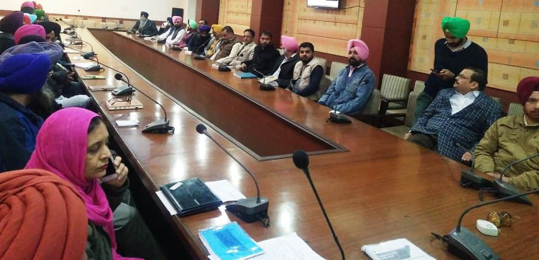 ਆਗਾਮੀ ਲੋਕ ਸਭਾ ਚੋਣਾਂ ਦੇ ਮੱਦੇ-ਨਜ਼ਰ ਮਾਸਟਰ ਟਰੇਨਰਾਂ ਨੂੰ ਵੋਟਿੰਗ ਮਸ਼ੀਨਾਂ ਅਤੇ ਵੀ. ਵੀ. ਪੈਟ ਬਾਰੇ ਦਿੱਤੀ ਗਈ ਟ੍ਰੇਨਿੰਗ