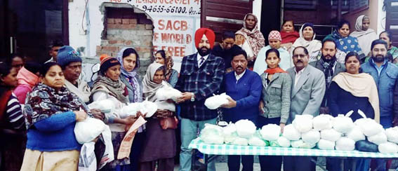 ਪੀਪਲ ਫਾਰ ਹਿਊਮਨ ਰਾਈਟਸ ਸੰਸਥਾ ਨੇ ਪਰਿਵਾਰਾਂ ਨੂੰ ਭੇਟ ਕੀਤਾ ਰਾਸ਼ਨ