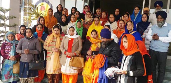 ਸ੍ਰੀ ਮਾਤਾ ਗੰਗਾ ਕੰਨਿਆ ਸਕੂਲ ਵਿਖੇ ਲਾਇਆ ਨਿਸ਼ਾਨ ਸਾਹਿਬ