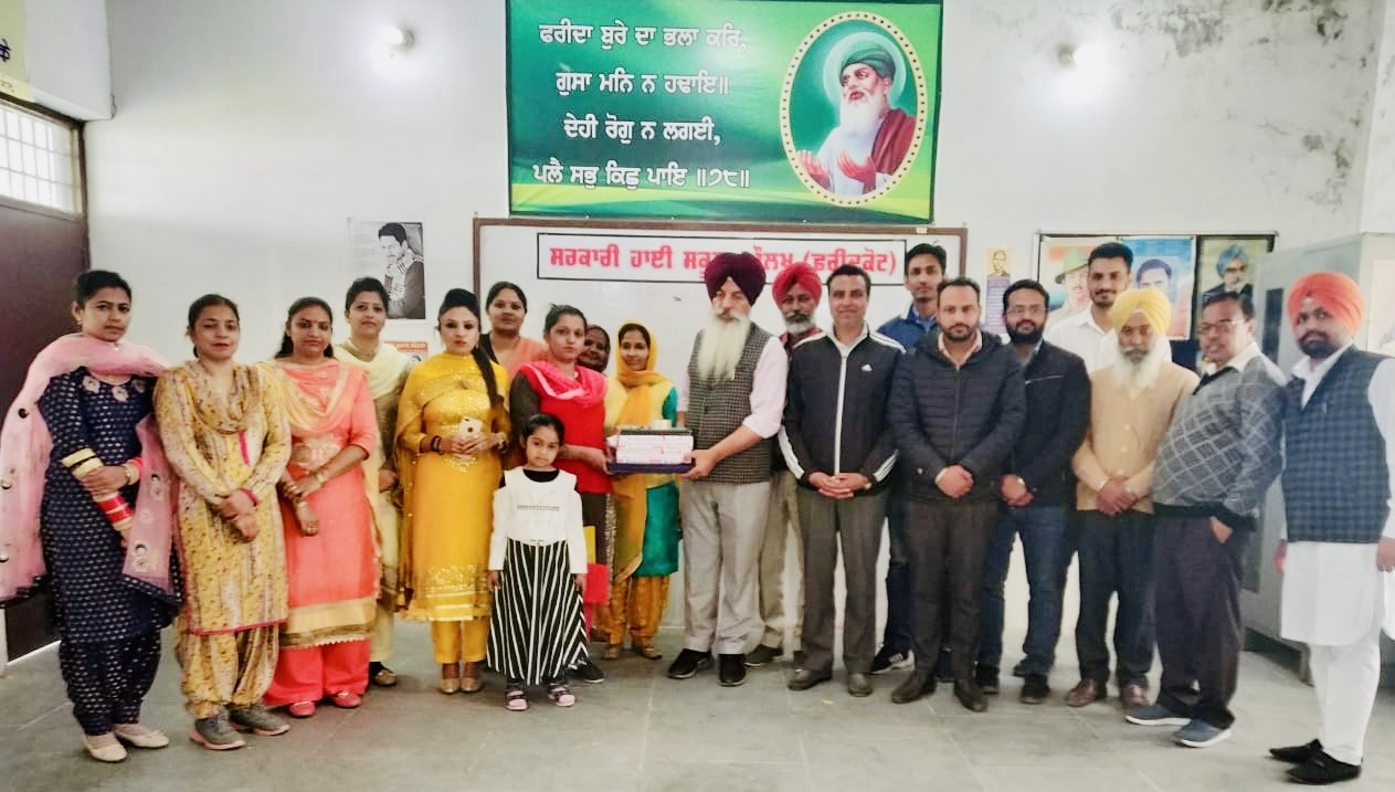 ਅਧਿਆਪਕਾ ਨੇ ਬੇਟੀ ਦਾ ਜਨਮ ਸਟੇਸ਼ਨਰੀ ਵੰਡ ਕੇ ਮਨਾਇਆ