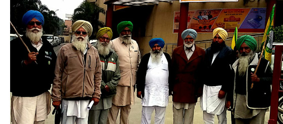 ਕਿਸਾਨ ਜਥੇਬੰਦੀਆਂ ਨੇ ਬੈਂਕਰਜ਼ ਕਮੇਟੀ ਦੇ ਕਨਵੀਨਰ ਨੂੰ ਦਿੱਤਾ ਮੰਗ-ਪੱਤਰ