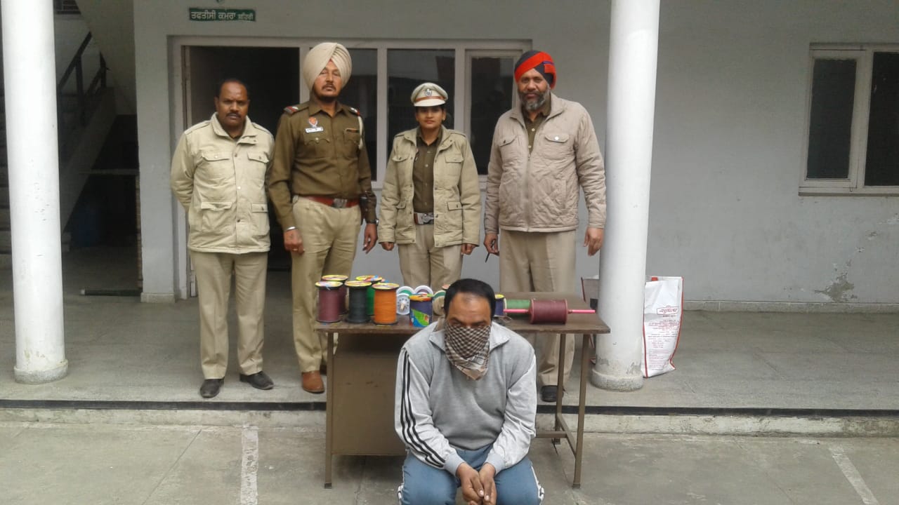 ਚਾਈਨਾ ਡੋਰ ਦੇ 17 ਗੱਟੂਆਂ ਸਮੇਤ ਗ੍ਰਿਫਤਾਰ