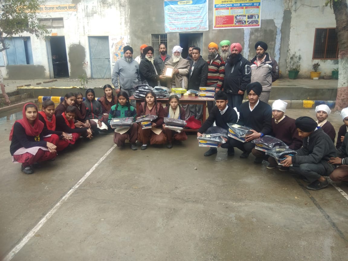 ਲੋਡ਼ਵੰਦ ਬੱਚਿਆਂ ਨੂੰ ਬੂਟ ਤੇ ਜੁਰਾਬਾਂ ਵੰਡੀਆਂ