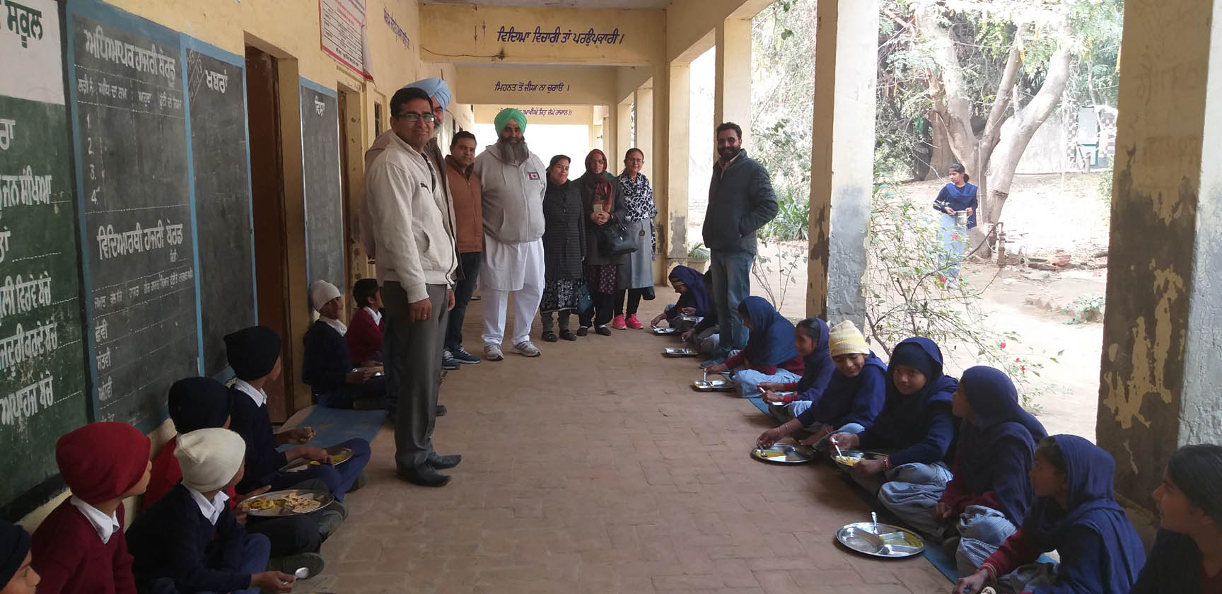 ਜ਼ਿਲਾ ਲੇਖਾਕਾਰ ਵੱਲੋਂ ਮਿਡ-ਡੇਅ-ਮੀਲ ਦੀ ਚੈਕਿੰਗ