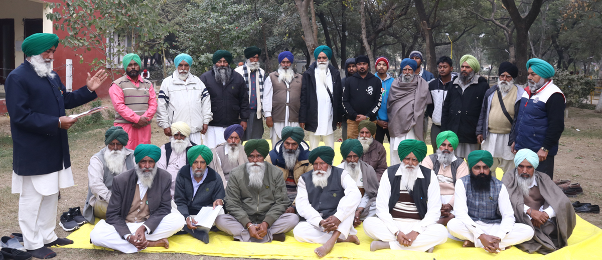 ਕਿਸਾਨਾਂ ਵੱਲੋਂ ਮੁੱਖ ਮੰਤਰੀ ਦੀ ਕੋਠੀ ਮੂਹਰੇ ਬੇਸਹਾਰਾ ਪਸ਼ੂ ਤੇ ਆਵਾਰਾ ਕੁੱਤੇ ਛੱਡਣ ਦਾ ਫੈਸਲਾ