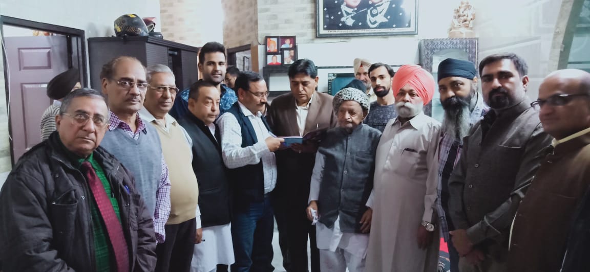 9 ਨੂੰ ਹੋਣ ਜਾ ਰਹੇ ਰਾਸ਼ਨ ਵੰਡ ਸਮਾਰੋਹ ਨੂੰ ਲੈ ਕੇ ਉਦਯੋਗ ਮੰਤਰੀ ਨੂੰ ਦਿੱਤਾ ਸੱਦਾ-ਪੱਤਰ