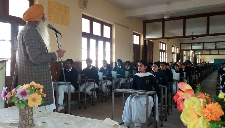 ਸ਼ਹੀਦੀ ਦਿਹਾਡ਼ੇ ਨੂੰ ਸਮਰਪਤ ਕਰਵਾਇਆ ਸਮਾਗਮ