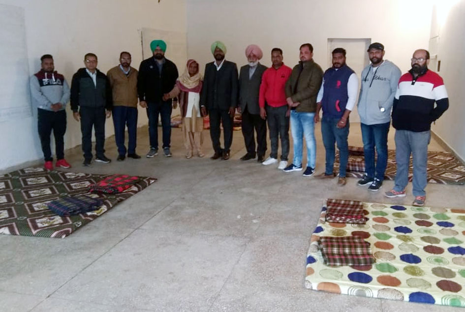 ਠੰਡ ’ਚ ਬੇਸਹਾਰਿਆਂ ਦੇ ਸੌਣ ਲਈ ਨਗਰ ਕੌਂਸਲ ਨੇ ਆਰਜ਼ੀ ਨਾਈਟ ਸ਼ੈਲਟਰ ਬਣਾਏ