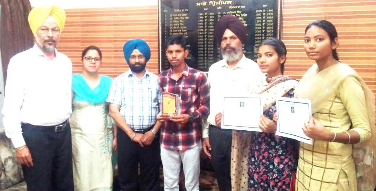 ਮੁਕੇਸ਼ ਲੇਖ ਮੁਕਾਬਲੇ ’ਚ ਅੱਵਲ