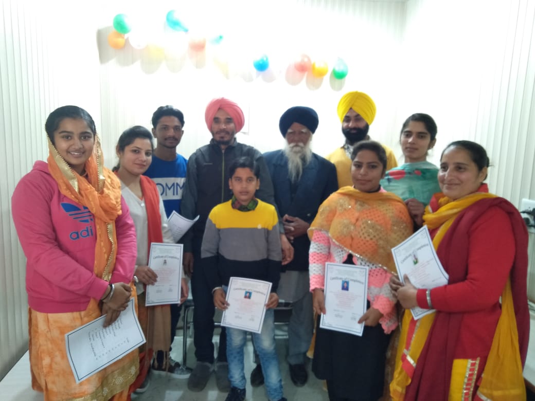 ਵਿਦਿਆਰਥੀਆਂ ਨੂੰ ਸਰਟੀਫਿਕੇਟ ਵੰਡੇ