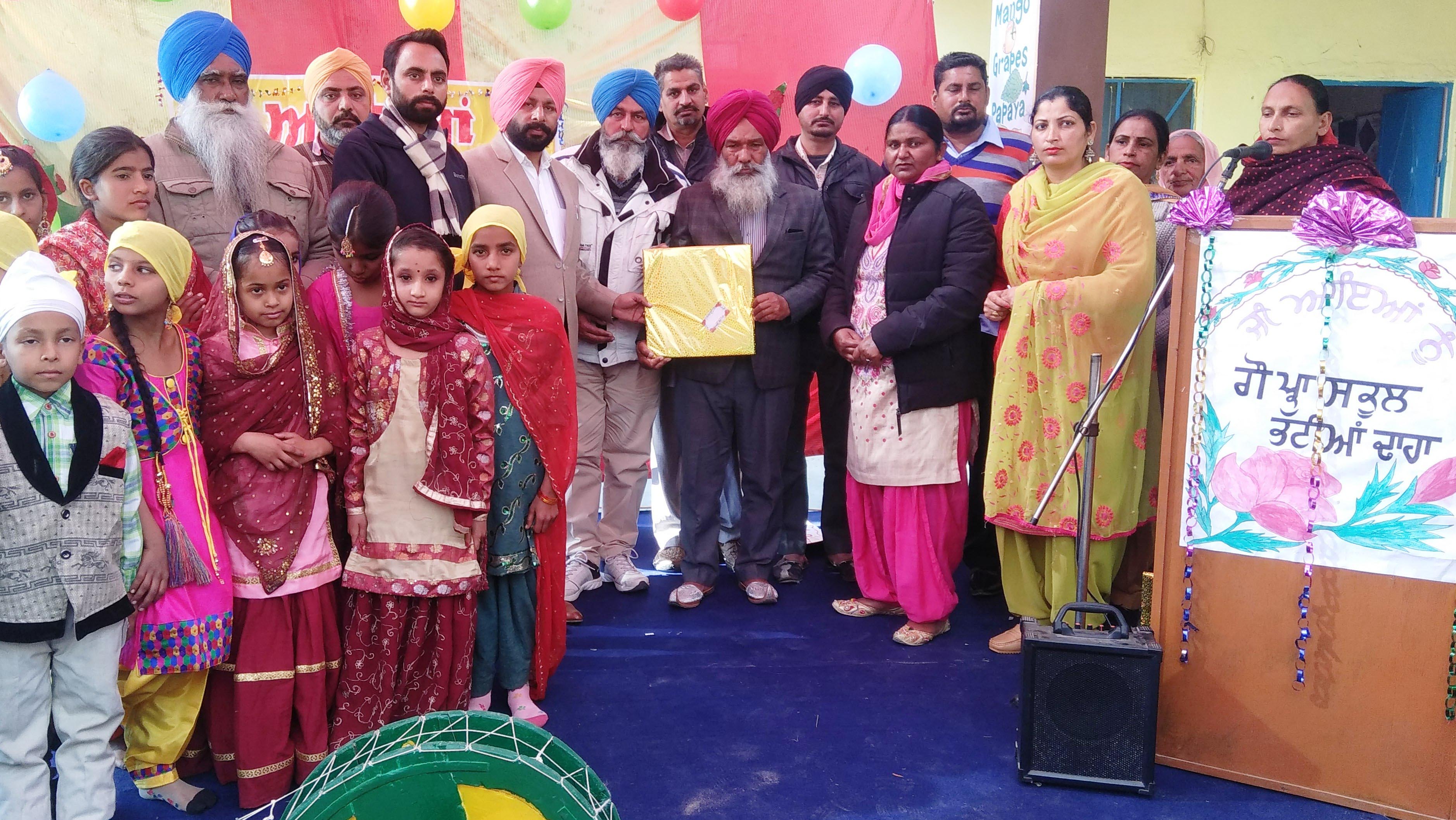 ਬੱਚਿਆਂ ਨੇ ਗਿੱਧਾ, ਭੰਗਡ਼ਾ ਤੇ ਕੋਰੀਓਗ੍ਰਾਫੀ ਦੀ ਪੇਸ਼ਕਾਰੀ ਕਰ ਕੇ ਅਧਿਆਪਕ ਤੇ ਮਾਪੇ ਕੀਲੇ