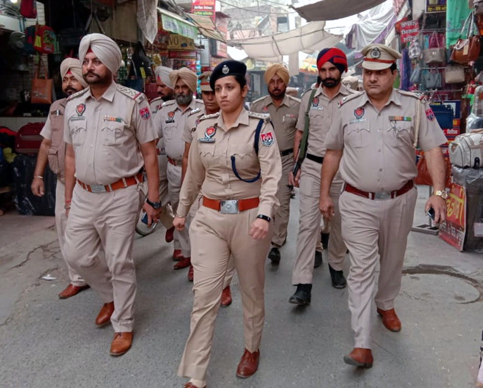 ਤਿਉਹਾਰਾਂ ਦੇ ਮੱਦੇਨਜ਼ਰ ਪੁਲਸ ਵਲੋਂ ਮਾਰਚ