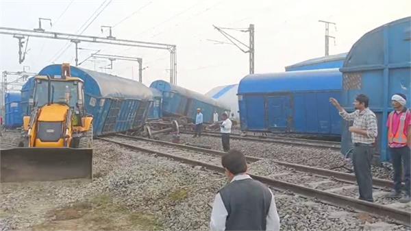 train derailed