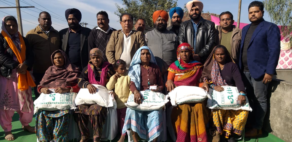 ਸੇਵਾ ਦਲ ਸਮਾਜ ਭਲਾਈ ਸੰਗਠਨ ਨੇ 25 ਔਰਤਾਂ ਨੂੰ ਵੰਡਿਆ ਰਾਸ਼ਨ