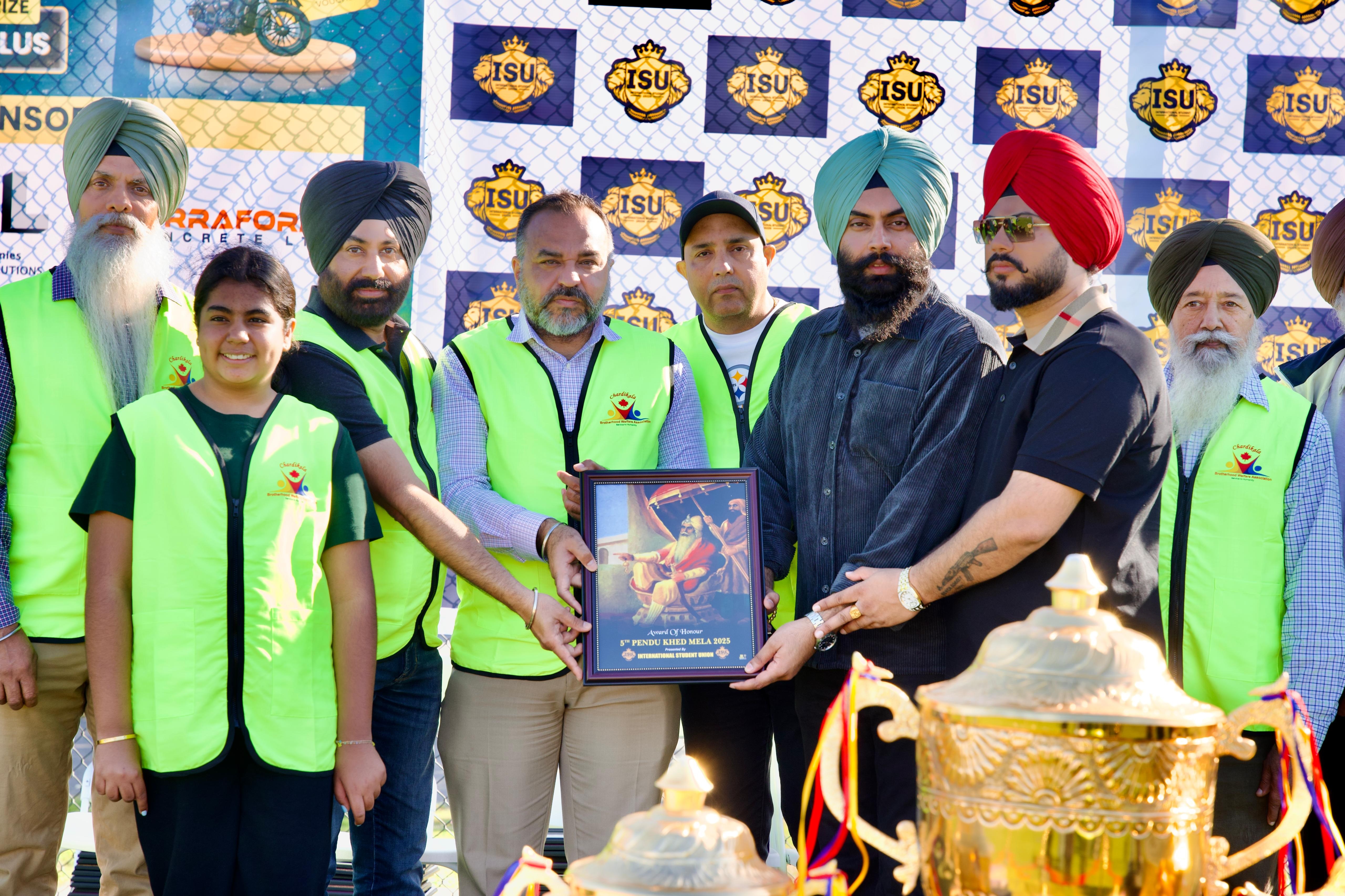 ਇੰਟਰਨੈਸ਼ਨਲ ਸਟੂਡੈਂਟਸ ਯੂਨੀਅਨ ਫਾਊਂਡੇਸ਼ਨ ਵੱਲੋਂ ਸਰੀ ''ਚ ਕਰਵਾਇਆ ਗਿਆ ਪੇਂਡੂ ਖੇਡ ਮੇਲਾ