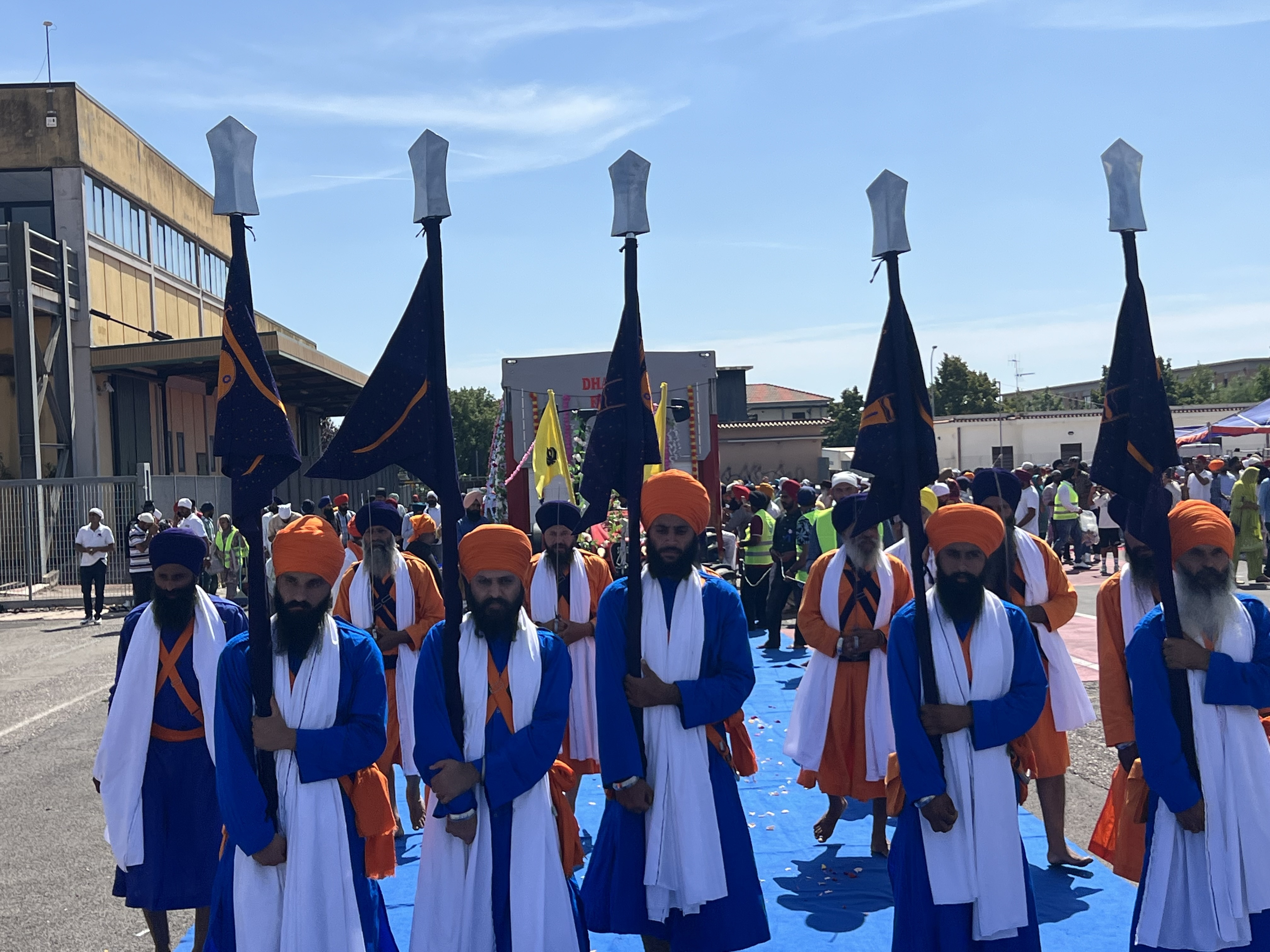 ਇਟਲੀ ''ਚ ਸਜਾਇਆ ਗਿਆ ਅਲੌਕਿਕ ਨਗਰ ਕੀਰਤਨ, ਗੁਰਬਾਣੀ ਕੀਰਤਨ ਨਾਲ ਸੰਗਤਾਂ ਹੋਈਆਂ ਨਿਹਾਲ