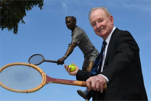 player rod laver condemns kyrgios attitude