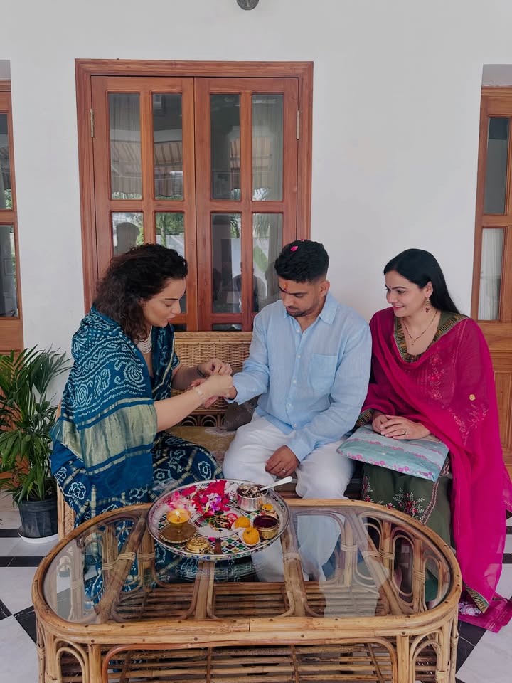 ਕੰਗਨਾ ਰਣੌਤ ਨੇ ਭਰਾ ਨੂੰ ਬੰਨ੍ਹੀ ਰੱਖੜੀ, ਸੋਸ਼ਲ ਮੀਡੀਆ  ਤੇ ਸ਼ੇਅਰ ਕੀਤੀਆਂ ਤਸਵੀਰਾਂ