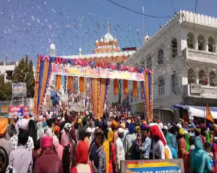 ਹੋਲੇ-ਮਹੱਲੇ ਦਾ ਦੂਜਾ ਦਿਨ, ਅਲੌਕਿਕ ਰੰਗ ''ਚ ਰੰਗਿਆ ਸ੍ਰੀ ਆਨੰਦਪੁਰ ਸਾਹਿਬ (ਤਸਵੀਰਾਂ)