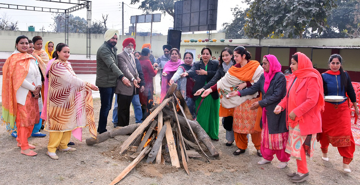 ਗੁਰੂ ਤੇਗ ਬਹਾਦਰ ਖਾਲਸਾ ਕਾਲਜ ਫਾਰ ਵੋਮੈਨ ’ਚ ਲੋਹਡ਼ੀ ਦਾ ਤਿਉਹਾਰ ਮਨਾਇਆ