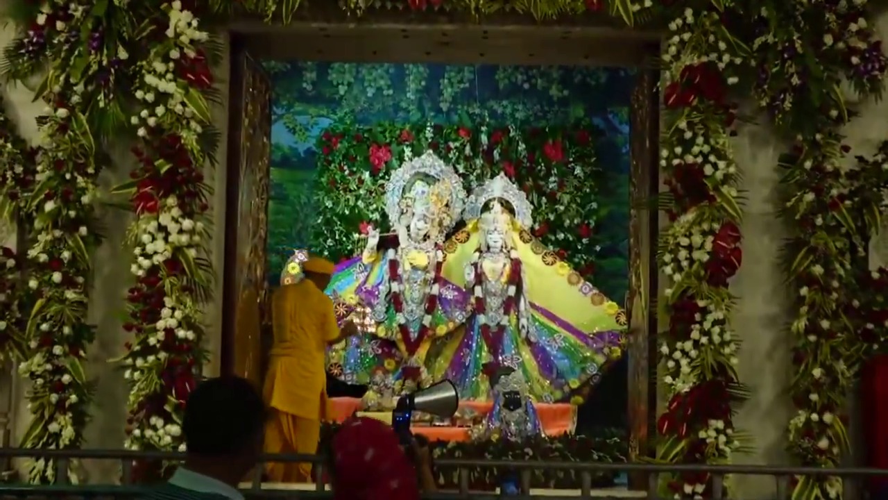 ਜਨਮ ਅਸ਼ਟਮੀ ਮੌਕੇ ਮਥੁਰਾ ਦੇ ਕ੍ਰਿਸ਼ਨ ਜਨਮ ਅਸਥਾਨ ਮੰਦਰ 'ਚ ਹੋਈ ਆਰਤੀ, ਦੇਖੋ ਤਸਵੀਰਾਂ