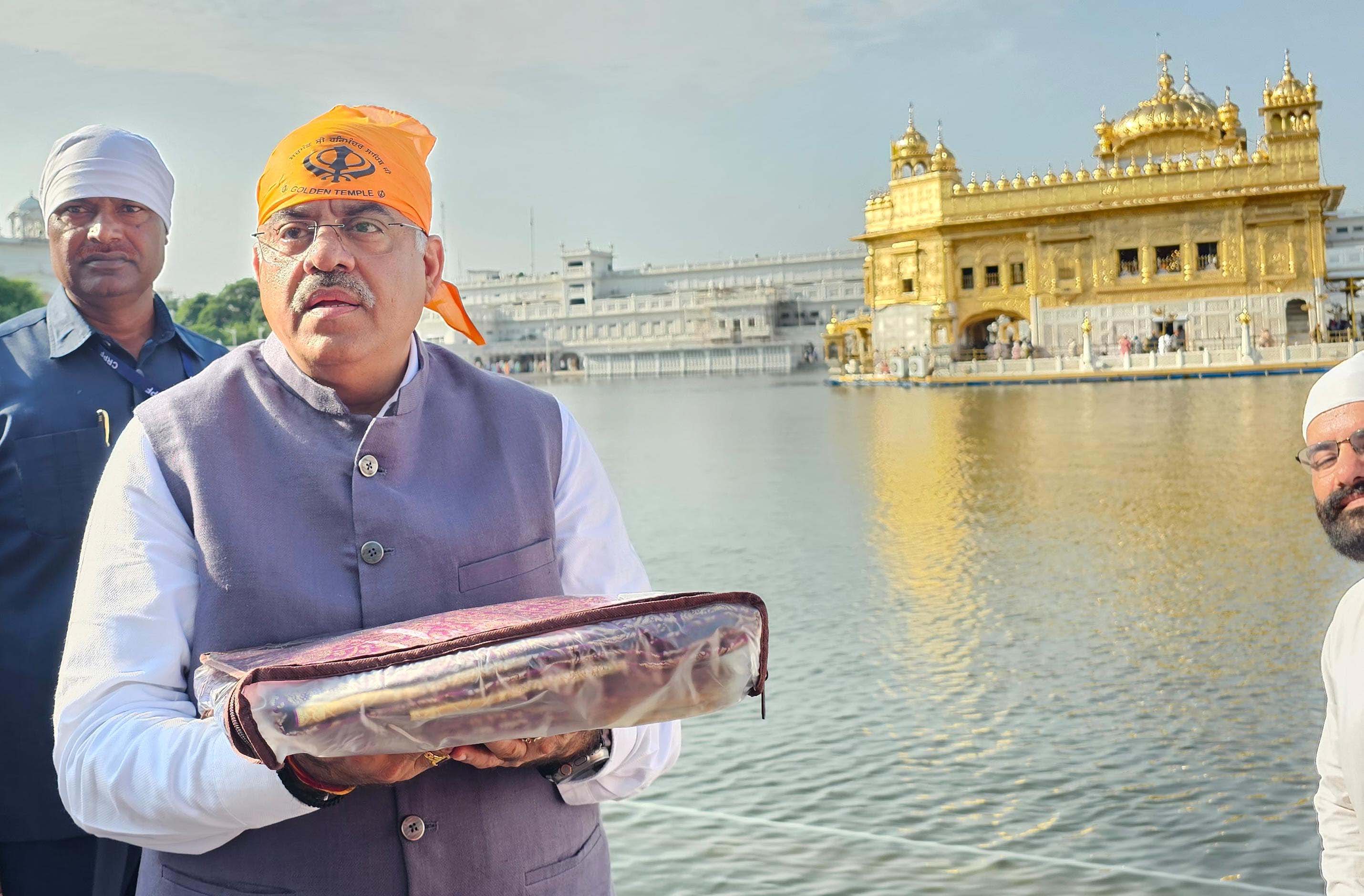 PM ਮੋਦੀ ਦੇ ਜਨਮ ਦਿਨ  ਤੇ ਤਰੁਣ ਚੁੱਘ ਨੇ ਸ੍ਰੀ ਹਰਿਮੰਦਰ ਸਾਹਿਬ ਵਿਖੇ ਟੇਕਿਆ ਮੱਥਾ