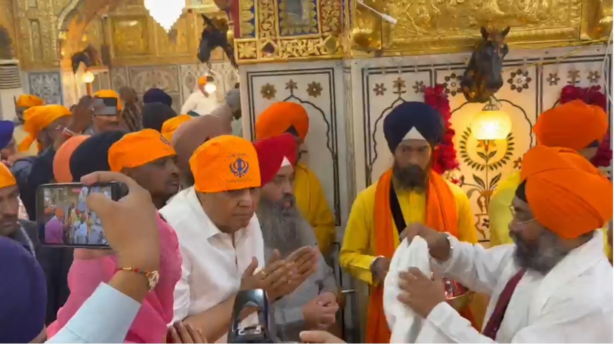 ਸੱਚਖੰਡ ਸ੍ਰੀ ਹਜ਼ੂਰ ਸਾਹਿਬ ਨਾਂਦੇੜ ਵਿਖੇ ਪਰਿਵਾਰ ਨਾਲ ਨਤਮਸਤਕ ਹੋਏ ਸਾਬਕਾ ਉਪ ਰਾਸ਼ਟਰਪਤੀ ਜਗਦੀਪ ਧਨਖੜ