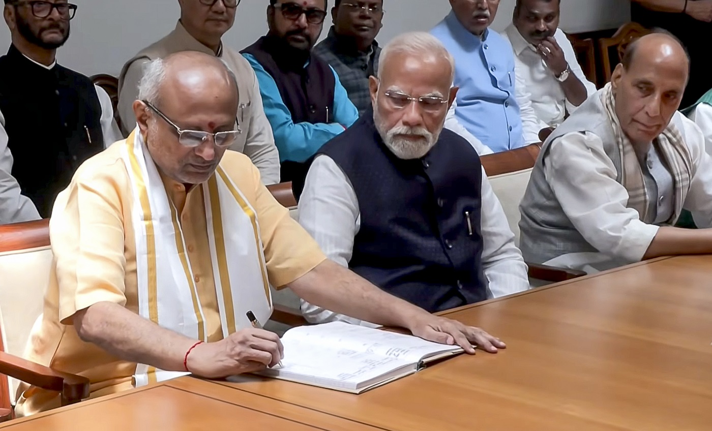 ਉਪ ਰਾਸ਼ਟਰਪਤੀ ਚੋਣ : NDA ਉਮੀਦਵਾਰ ਰਾਧਾਕ੍ਰਿਸ਼ਨਨ ਨੇ ਦਾਖਲ ਕਰਵਾਏ ਨਾਮਜ਼ਦਗੀ ਪੱਤਰ, ਦੇਖੋ ਤਸਵੀਰਾਂ