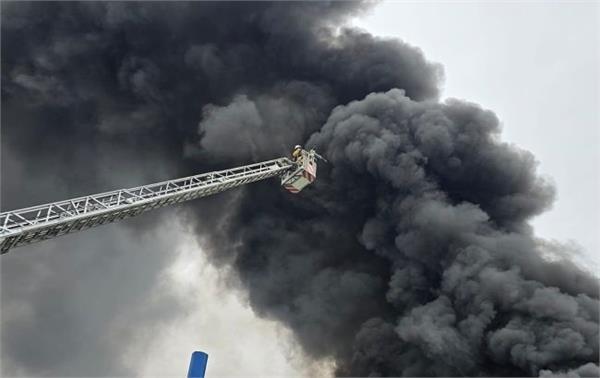 blast in oil refinery