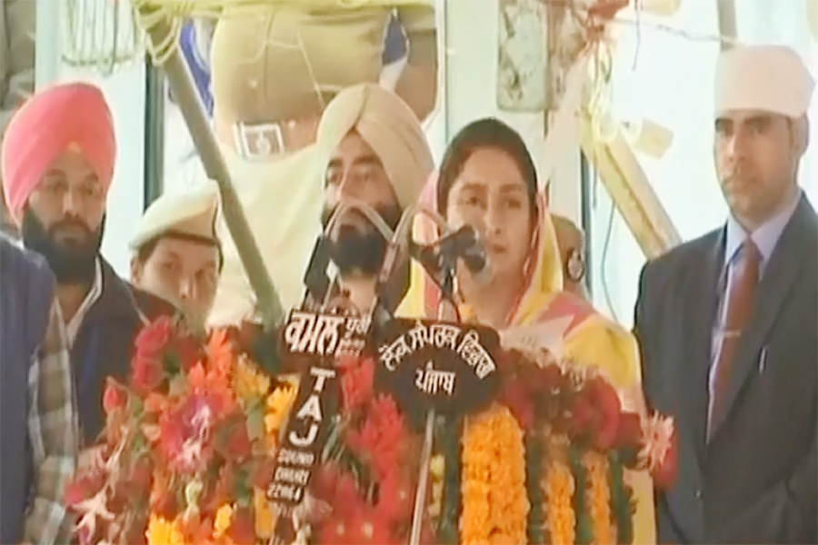 ਗੁਰਬਾਣੀ ਦੀ ਪੰਕਤੀ ਦਾ ਗਲਤ ਉਚਾਰਨ ਕਰਕੇ ਵਿਵਾਦ ''ਚ ਘਿਰੀ ਹਰਸਿਮਰਤ