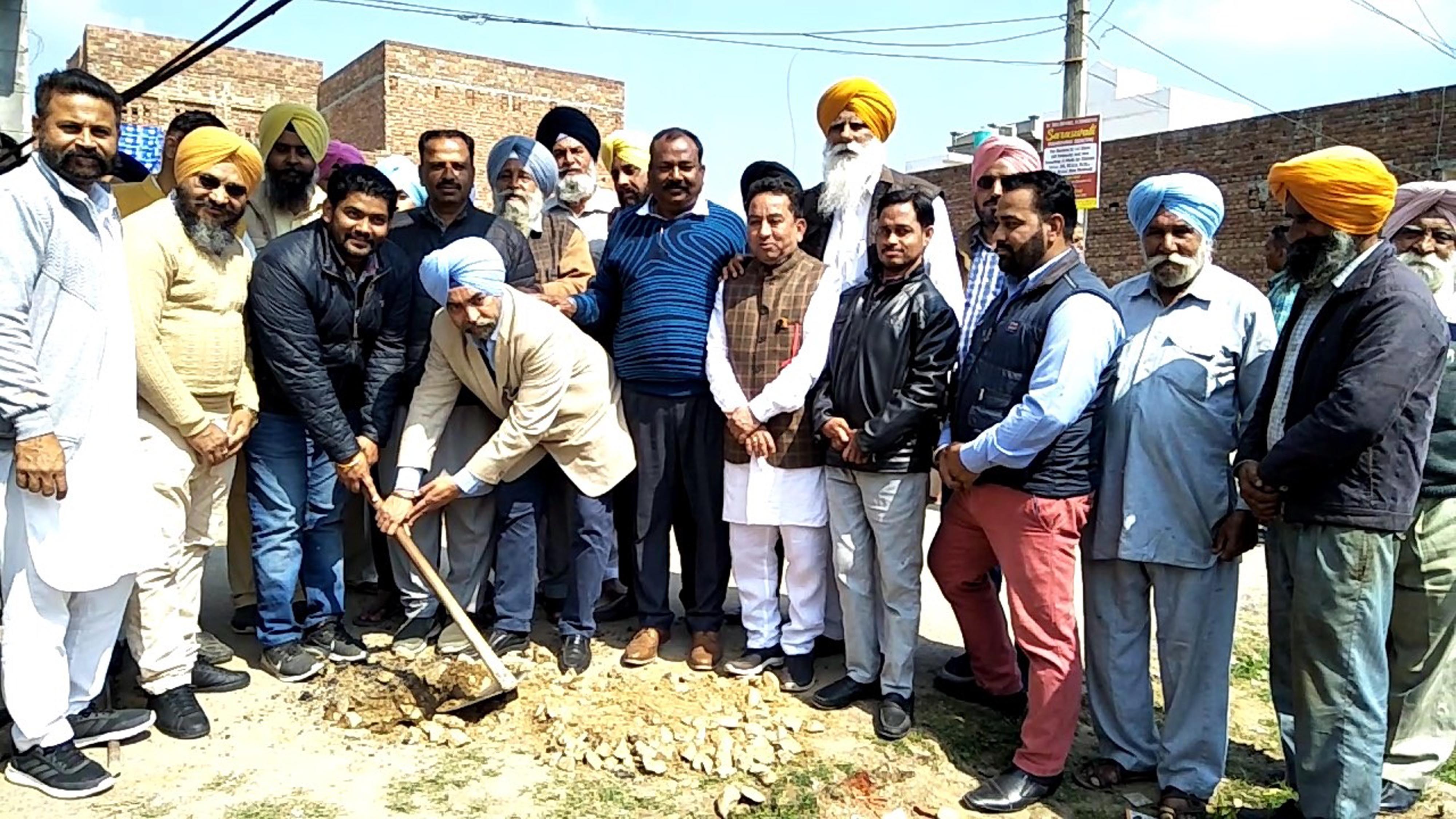 ਵਾਰਡ ਨੰਬਰ 8 ’ਚ ਨਵੇਂ ਟਿਊਬਵੈੱਲ ਦਾ ਕੀਤਾ ਉਦਘਾਟਨ