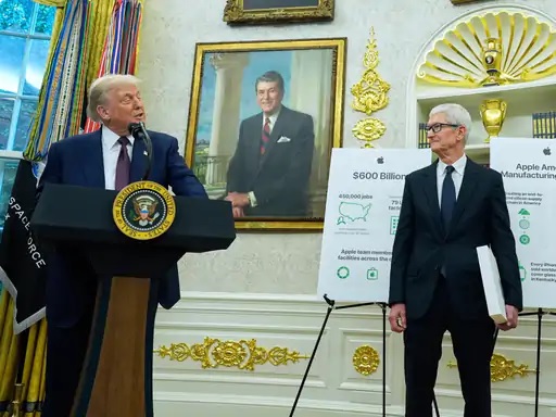 Tim Cook ਨੇ ਟਰੰਪ ਨੂੰ ਕੀਤਾ Gold ਗਿਫਟ! ਨਾਲ ਹੀ ਕਰ ਦਿੱਤਾ ਵੱਡਾ ਵਾਅਦਾ
