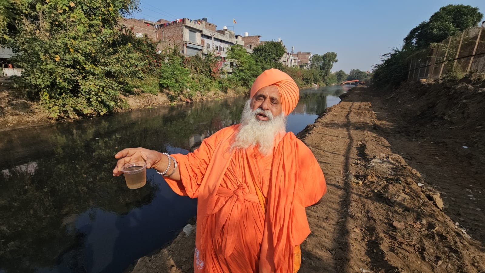 ਸੰਤ ਸੀਚੇਵਾਲ ਵੱਲੋਂ ਲਾਪਰਵਾਹ ਅਧਿਕਾਰੀ ਤਲਬ! ਸੀਵਰੇਜ ਬੋਰਡ ਤੇ ਨਗਰ ਨਿਗਮ ਵੱਲੋਂ ਇਕ ਦੂਜੇ ‘ਤੇ ਦੋਸ਼