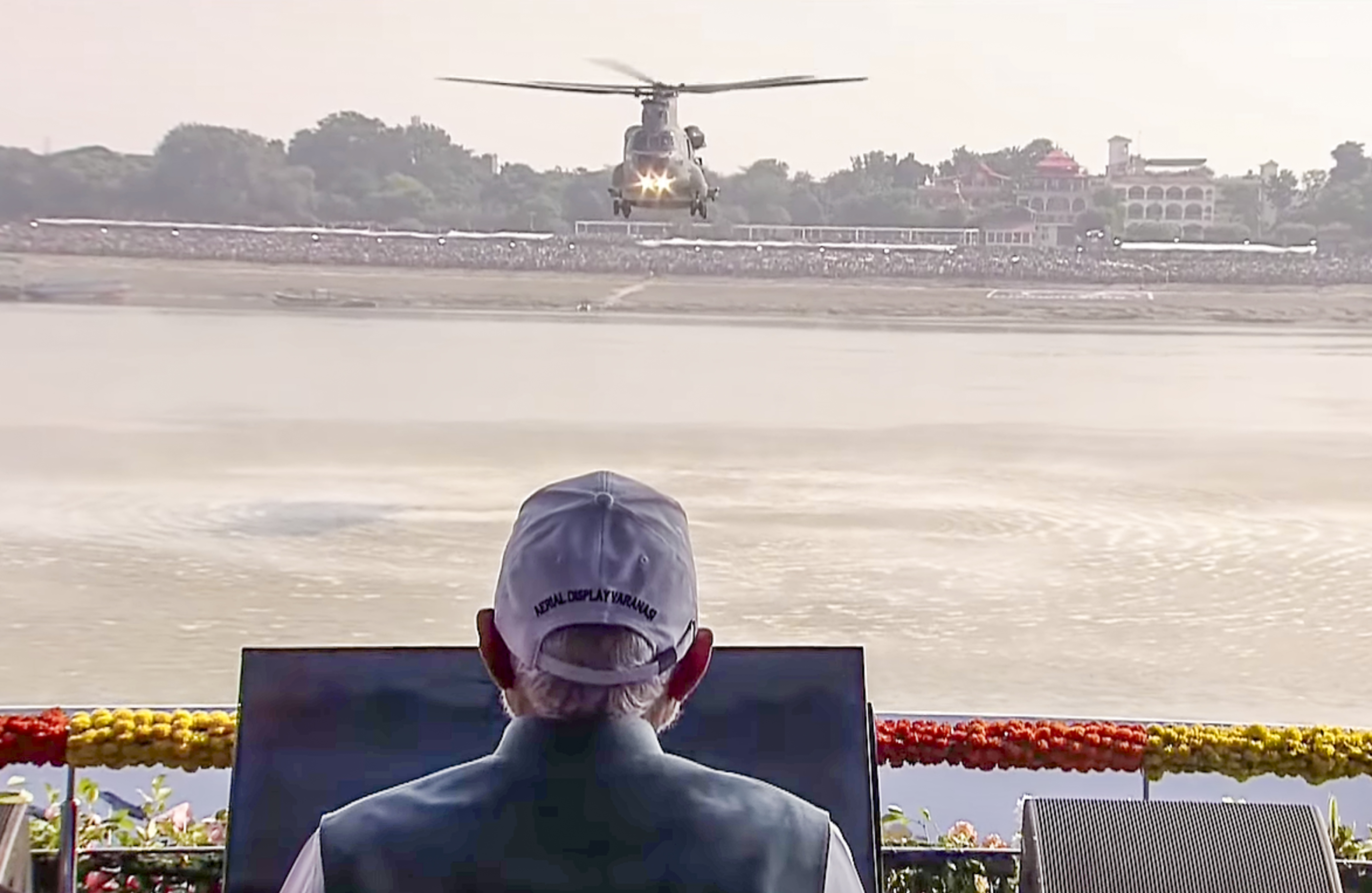 ਵਾਰਾਣਸੀ ਦੇ ਨਮੋ ਘਾਟ ਪੁੱਜੇ PM ਮੋਦੀ, ਦੇਖਿਆ ਹਵਾਈ ਸੈਨਾ ਦਾ ਏਅਰ ਸ਼ੋਅ (ਤਸਵੀਰਾਂ)