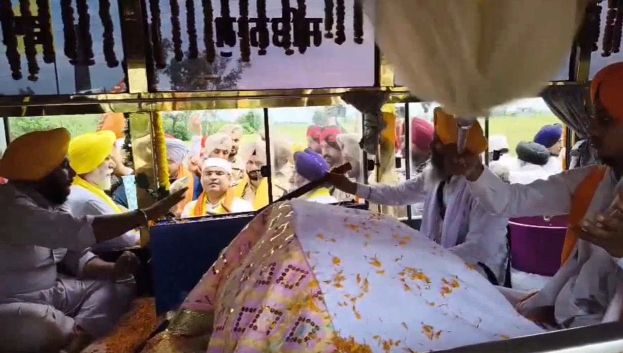 ਬਾਬੇ ਨਾਨਕ ਦਾ ਵਿਆਹ: ਸੁਲਤਾਨਪੁਰ ਲੋਧੀ ਤੋਂ ਬਟਾਲਾ ਪਹੁੰਚਿਆ ਬਰਾਤ ਰੂਪੀ ਵਿਸ਼ਾਲ ਨਗਰ ਕੀਰਤਨ #srigurunanakdevji #nagarkirtan #jagbani